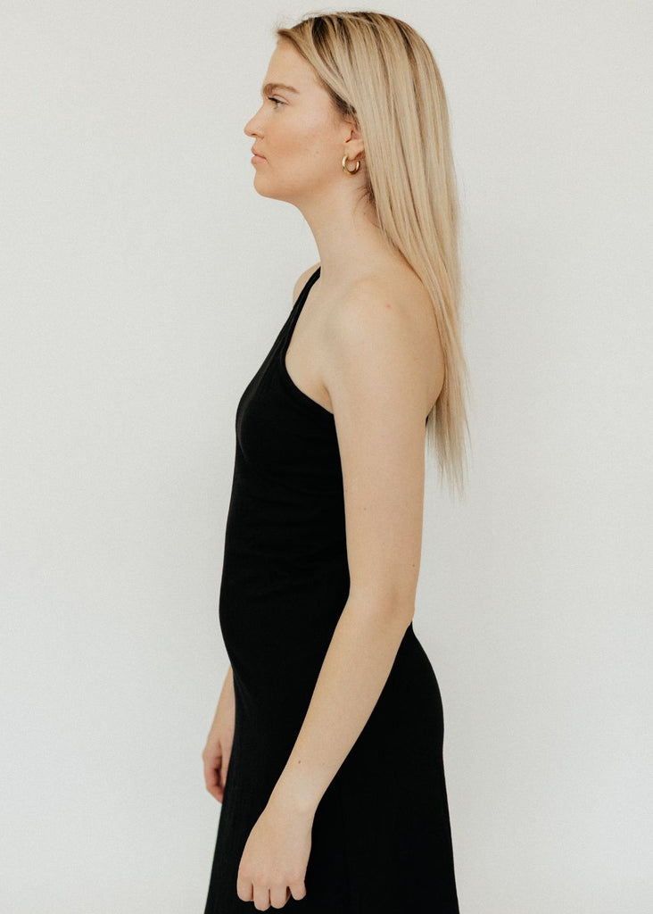 Xírena Genevieve Dress in Black Side Detail | Tula's Online Boutique