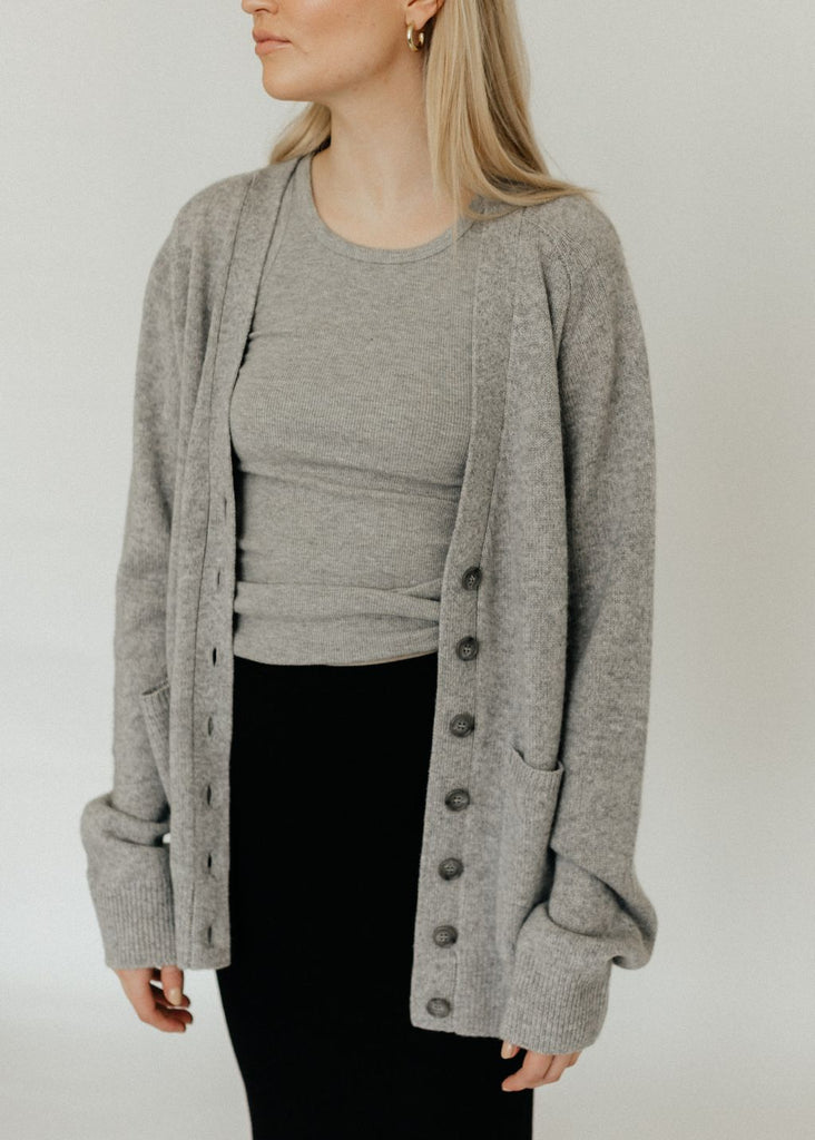 Éterne Theodore Cashmere Sweater in Heather Grey | Tula's Online Boutique