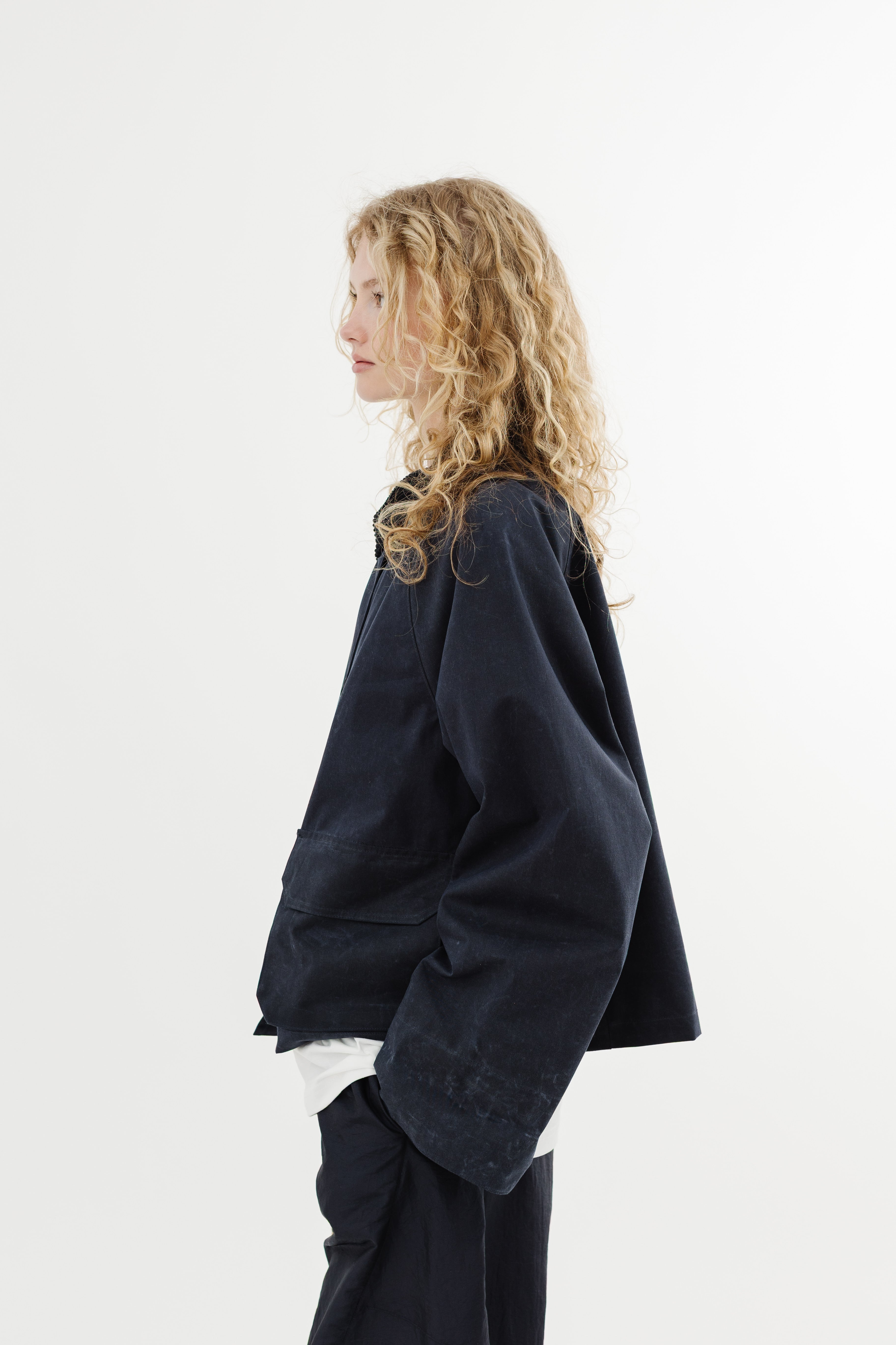 Alex Mill Cropped Chiltern Waxed Cotton Jacket in Navy | Shop Tula