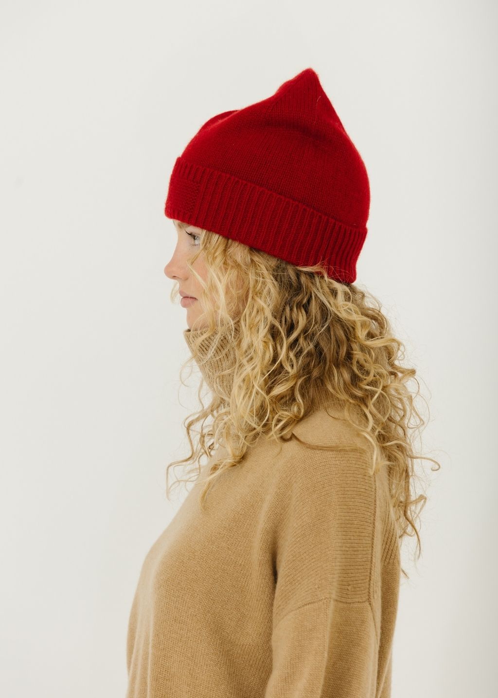 Guest In Residence Cashmere Beanie in Ruby | Shop Tula