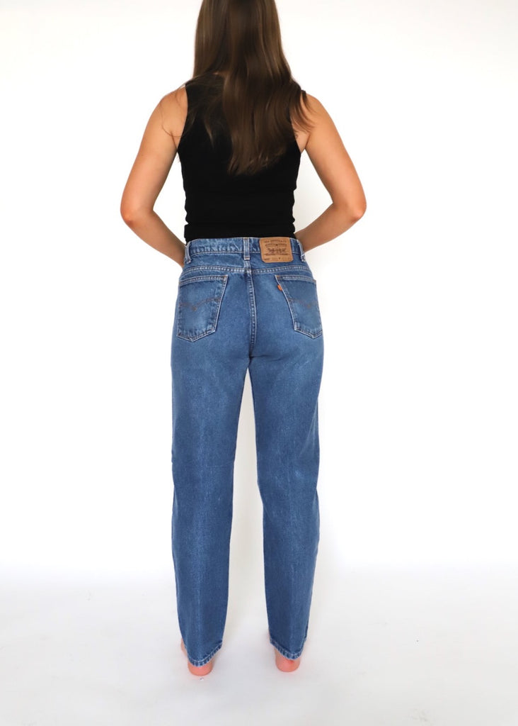 Vintage Levi's 505 Jeans Size 32 in Medium Blue Wash | Tula's Online Boutique