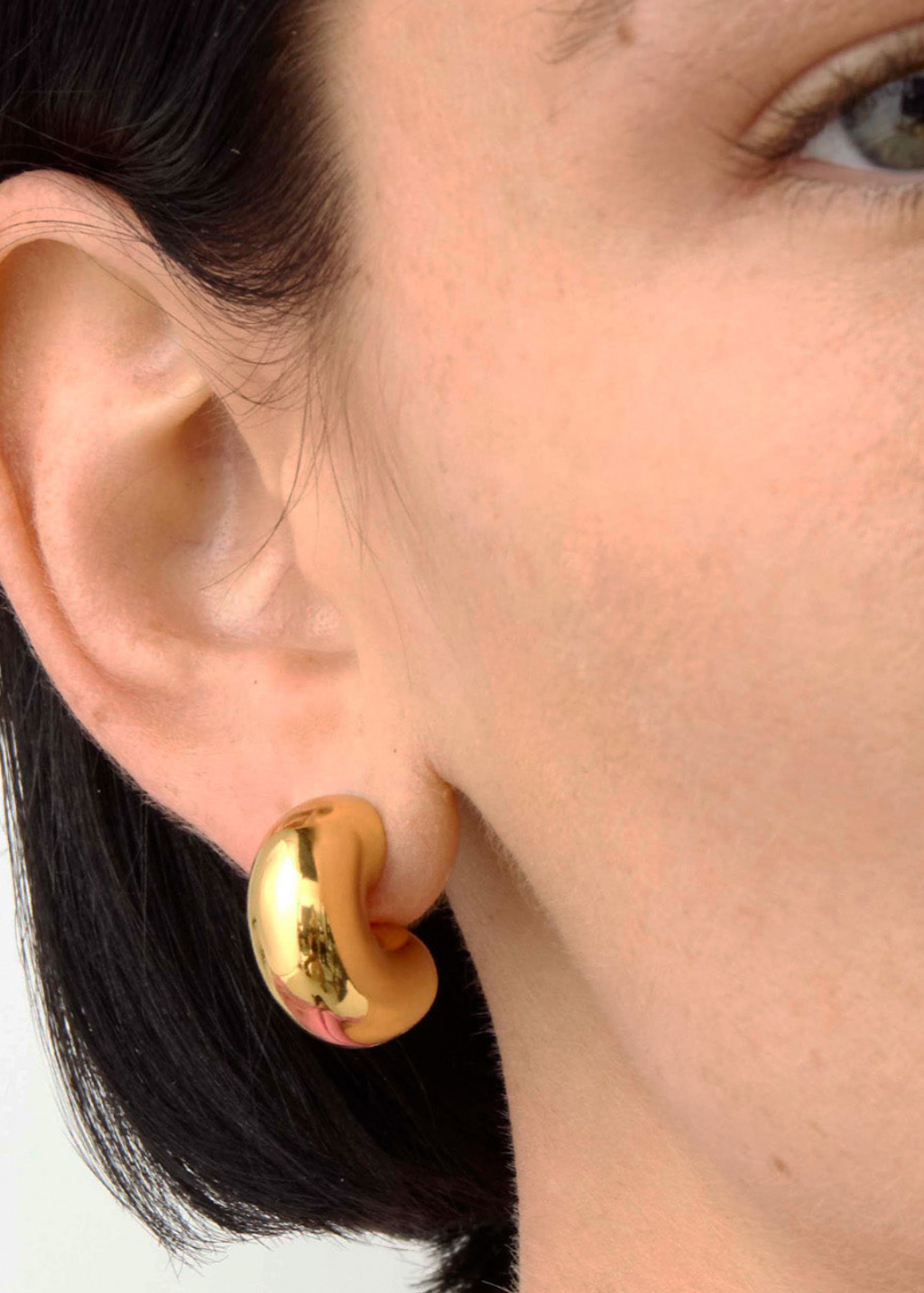 Jenny Bird Medium Tome Hoops in Gold | Shop Tula