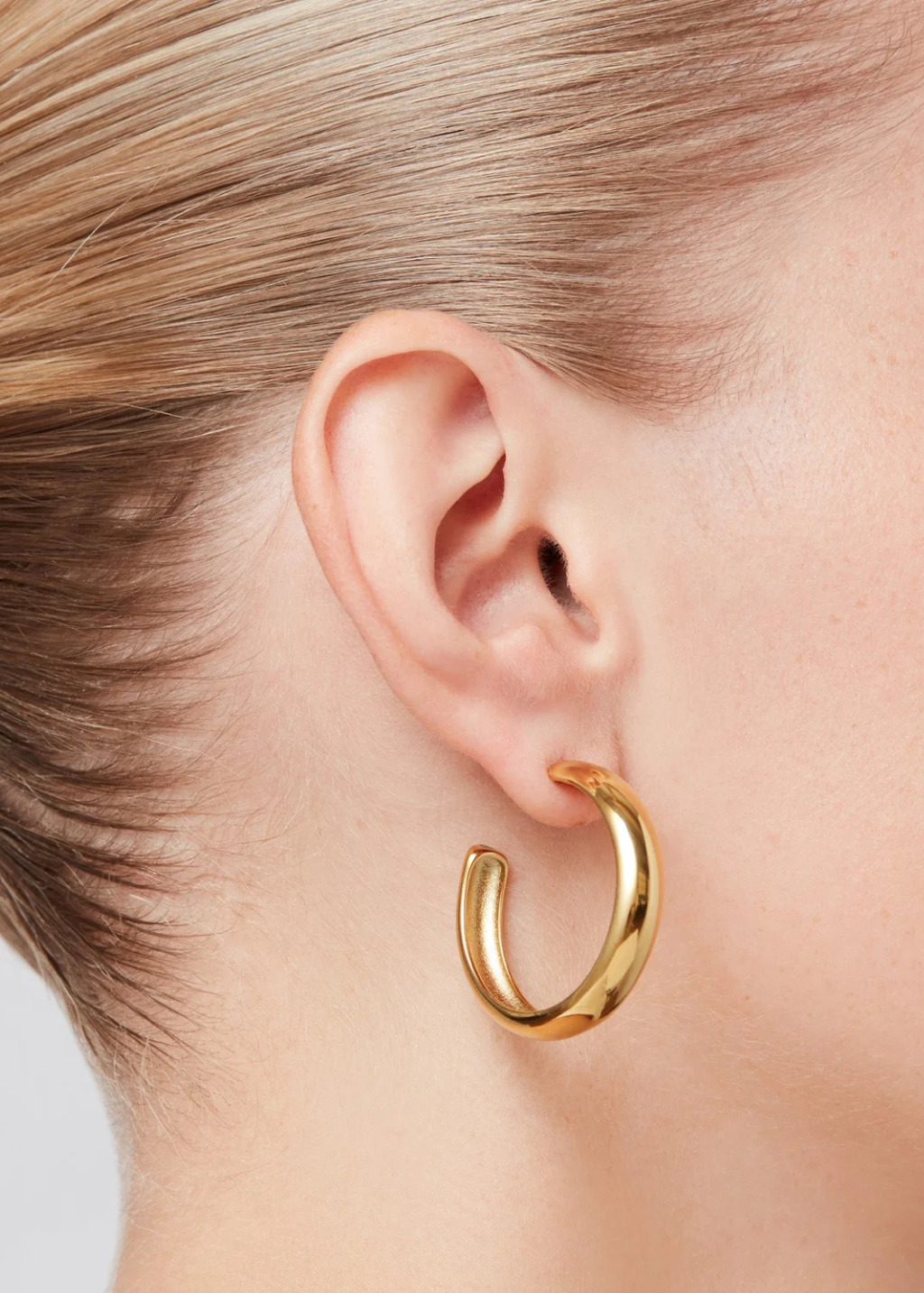 Jenny Bird Staple Hoops Large-Gold | Shop Tula