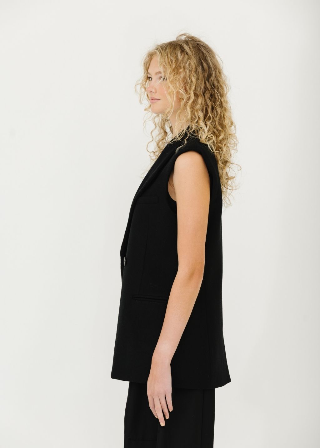 Kallmeyer Deon Sleeveless Blazer Side | Shop Tula