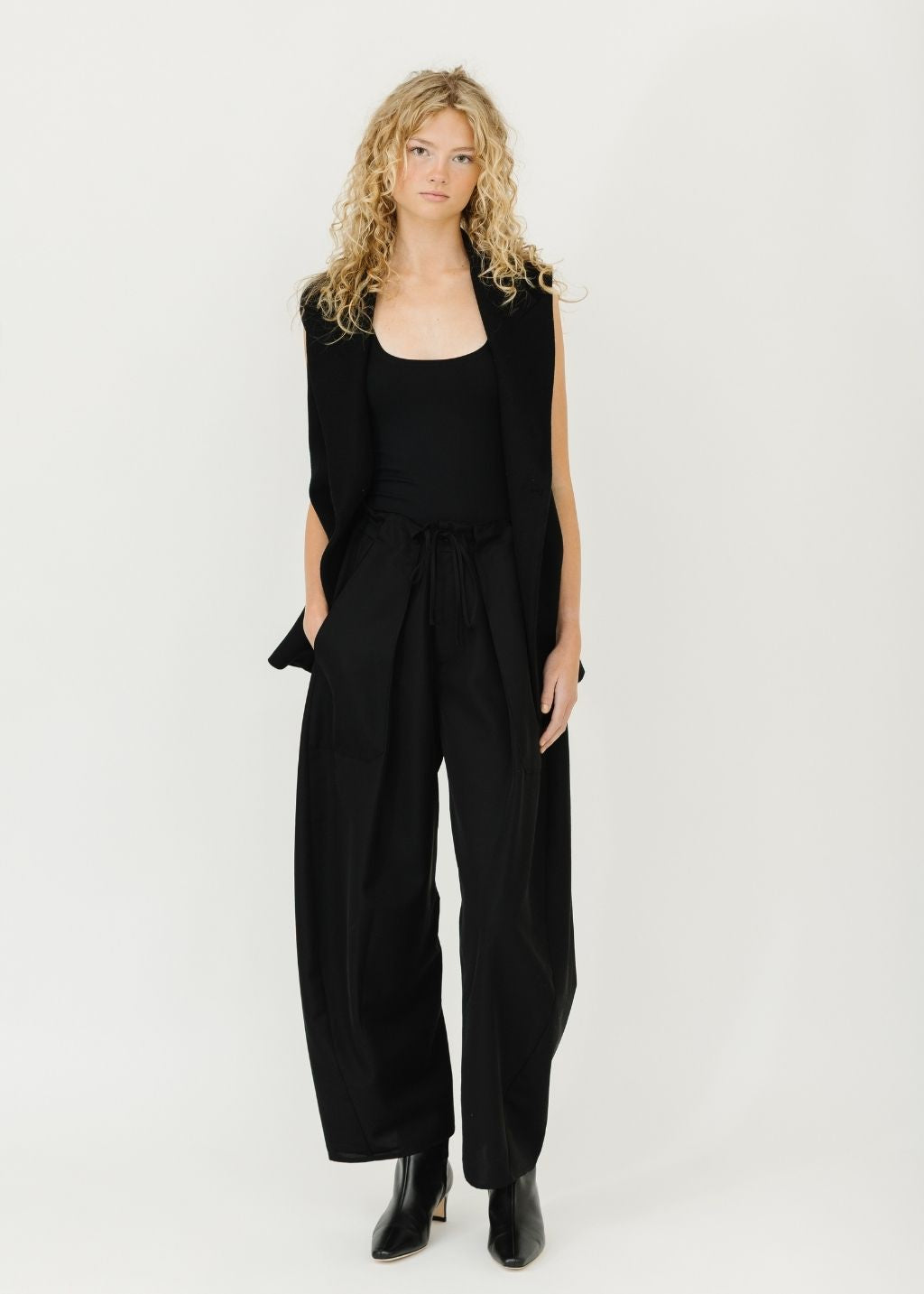 Kallmeyer Deon Sleeveless Blazer in Black | Shop Tula