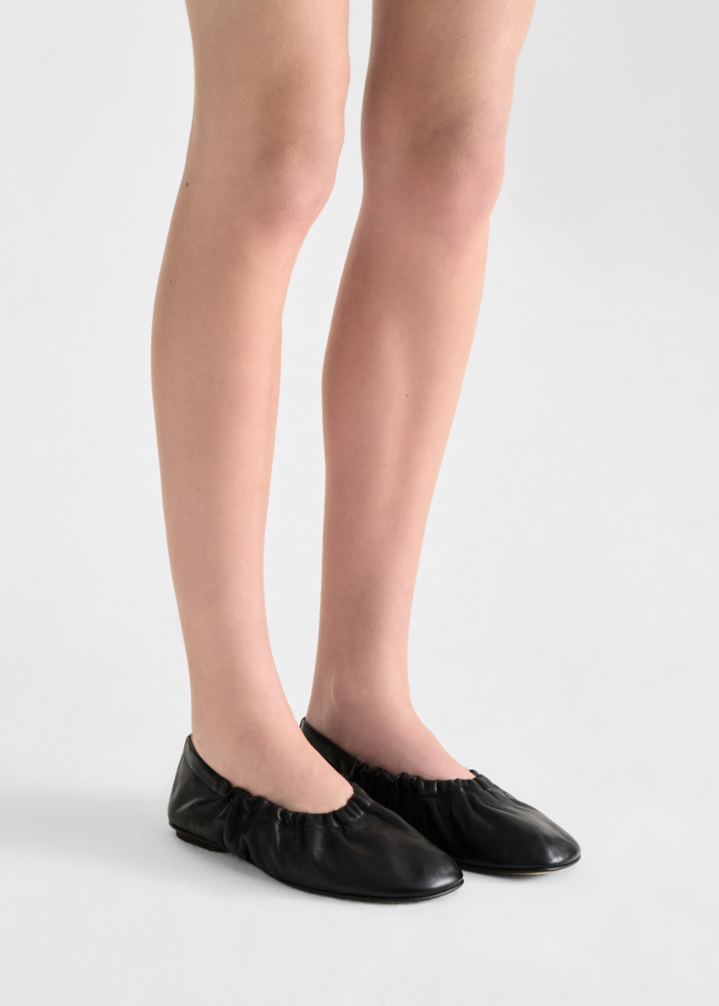 Le Monde Beryl Scrunch Mica Flat in Black | Shop Tula