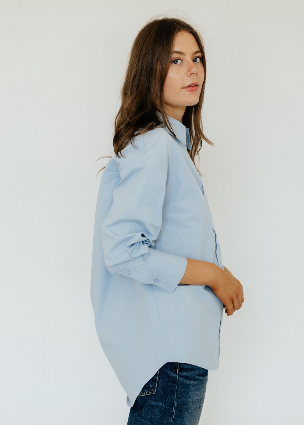Style muse @lauraverwi in the bestselling Anine Bing MIKA SHIRT