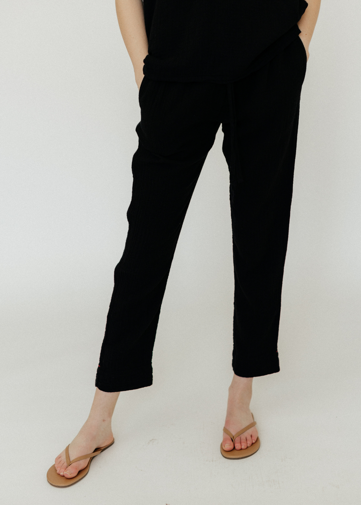 Xírena Jordyn Pant Front in Black | Tula's Online Boutique
