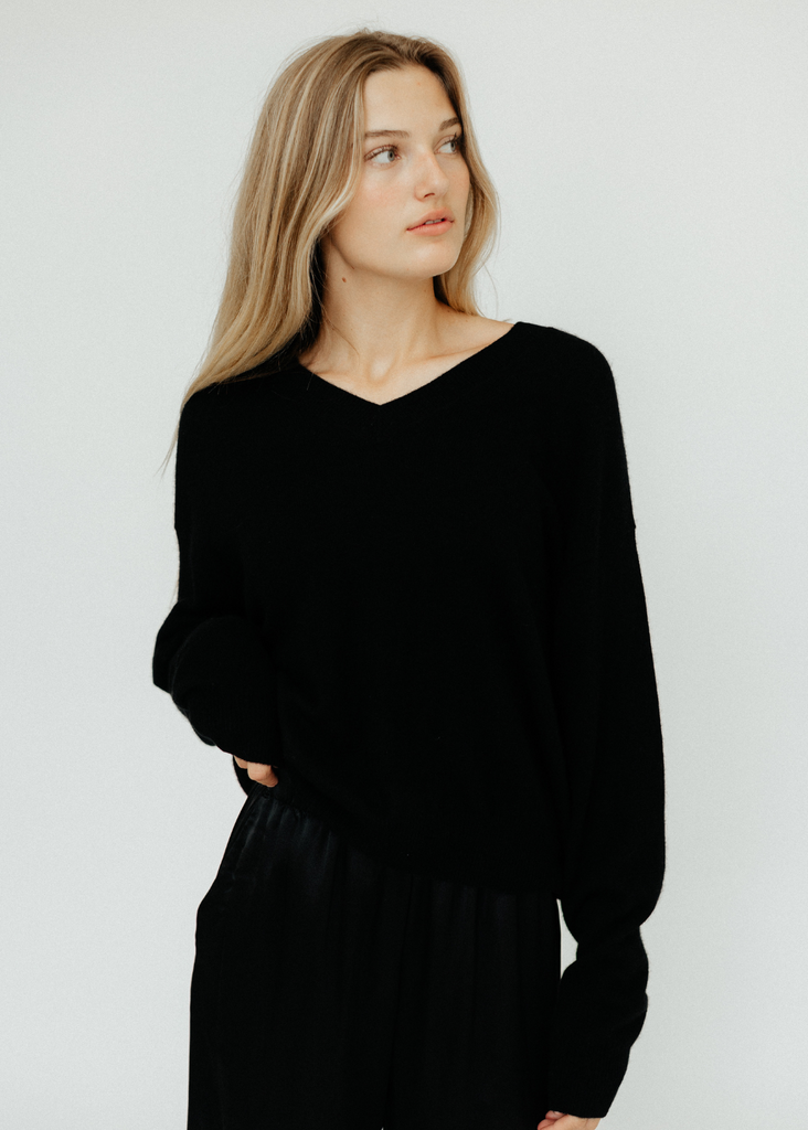 Elizabeth V-Neck Cashmere Sweater in Black | Tula's Online Boutique