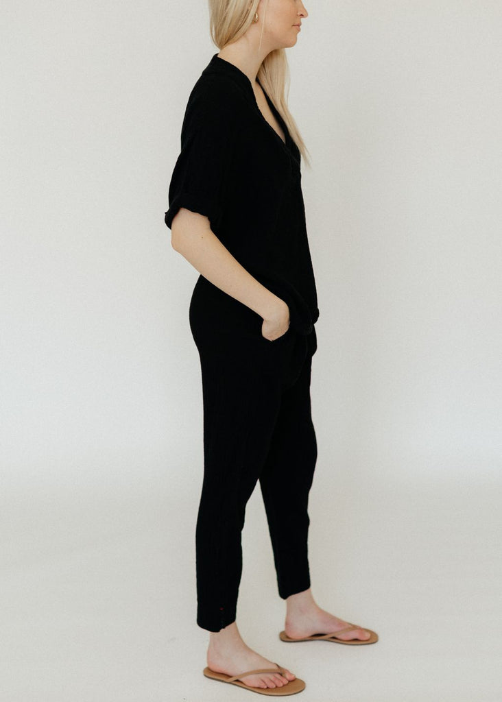 Xírena Avery Top in Black Side View | Tula's Online Boutique