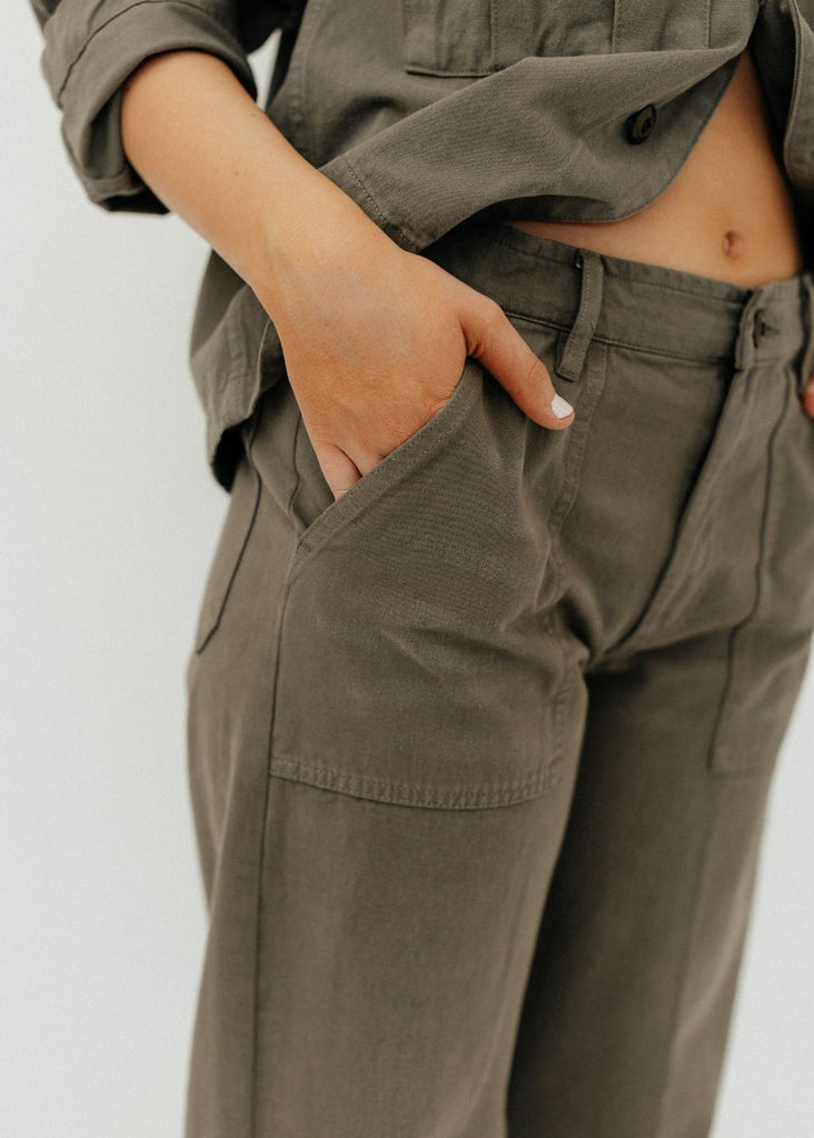 RE/DONE Baker Pant in Bayleaf Front Detail | Tula's Online Boutique