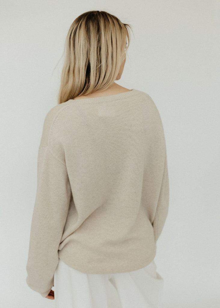 Éterne James Cashmere Sweater in Oatmeal Back | Tula's Online Boutique