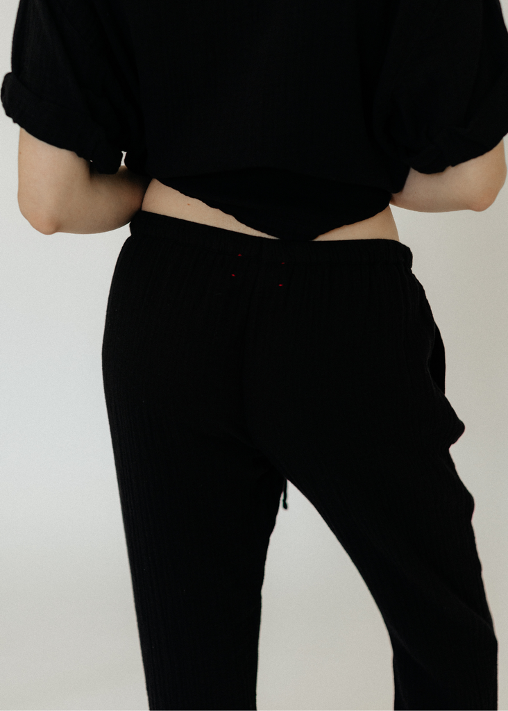 Xírena Jordyn Pant Detail in Black | Tula's Online Boutique