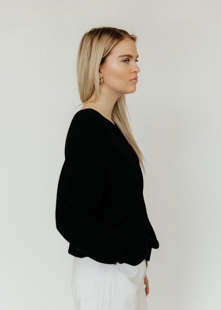 Éterne Clive Cashmere Sweater Side in Black | Tula's Online Boutique