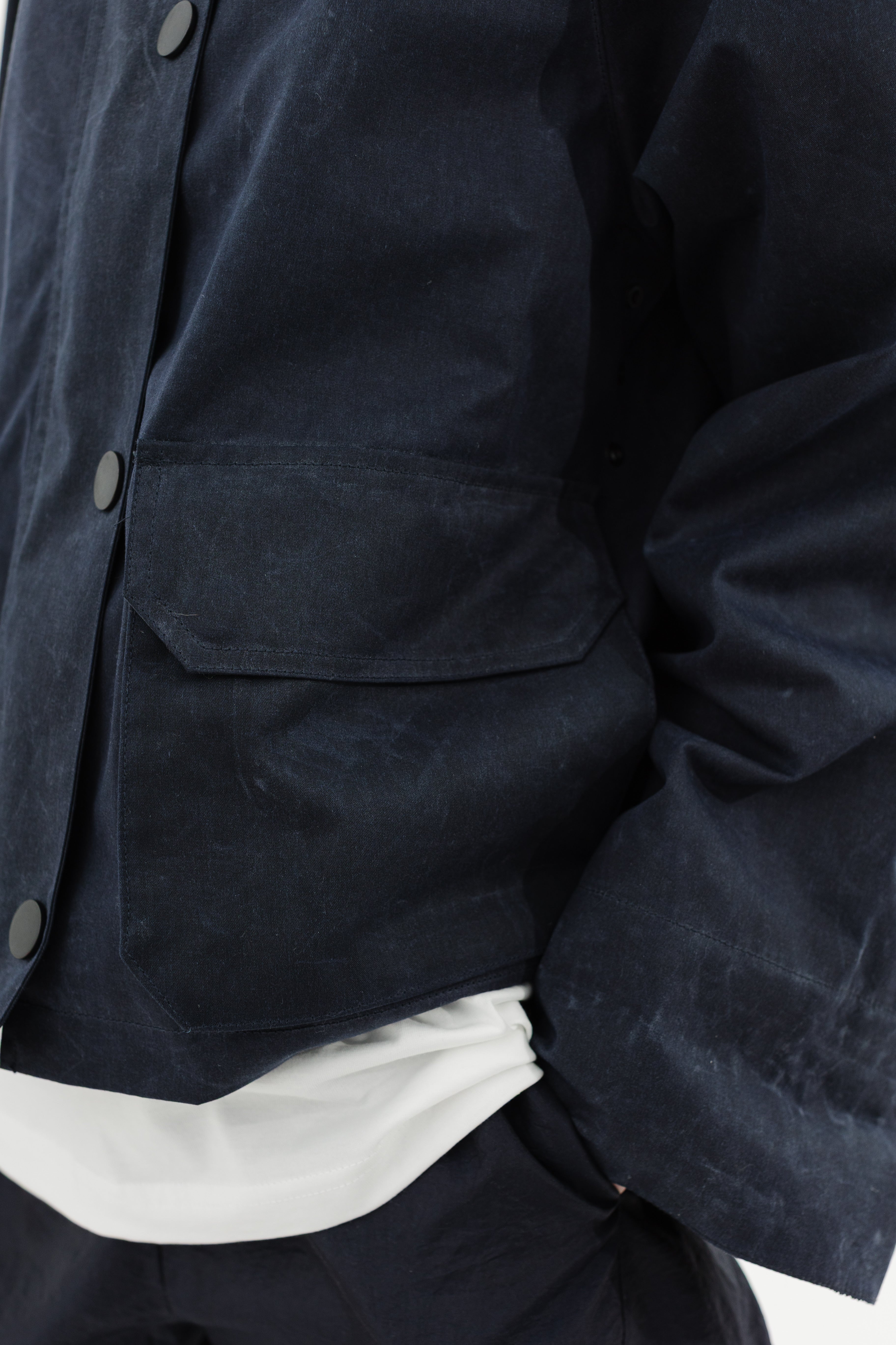 Alex Mill Cropped Chiltern Waxed Cotton Jacket in Navy | Shop Tula