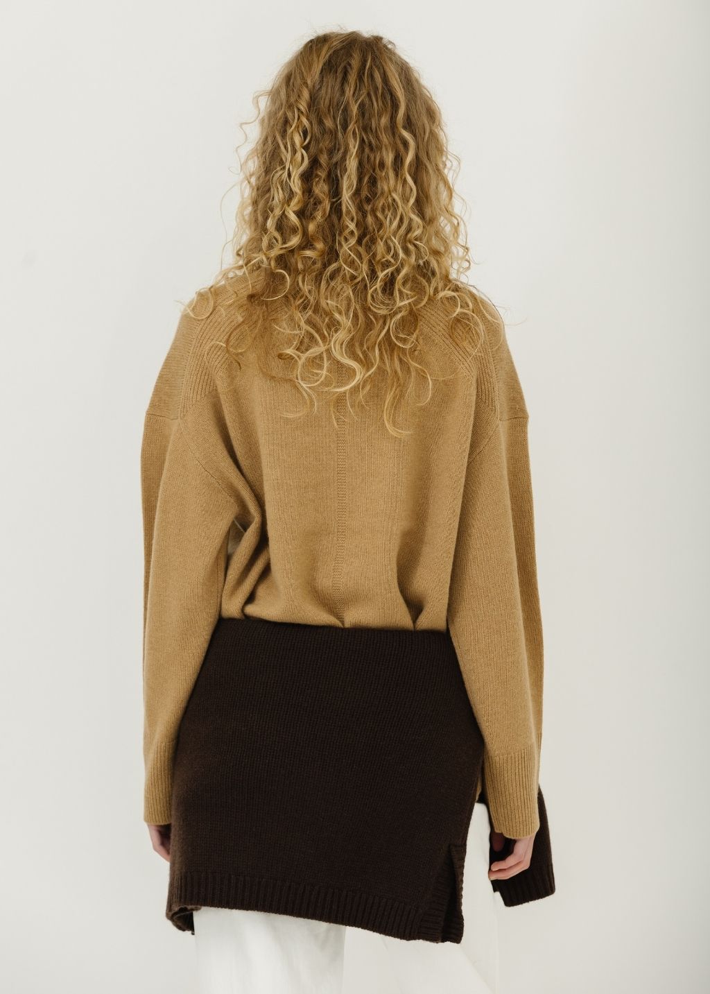 Alex Mill Marlon Cashmere Turtleneck in Light Camel | Shop Tula