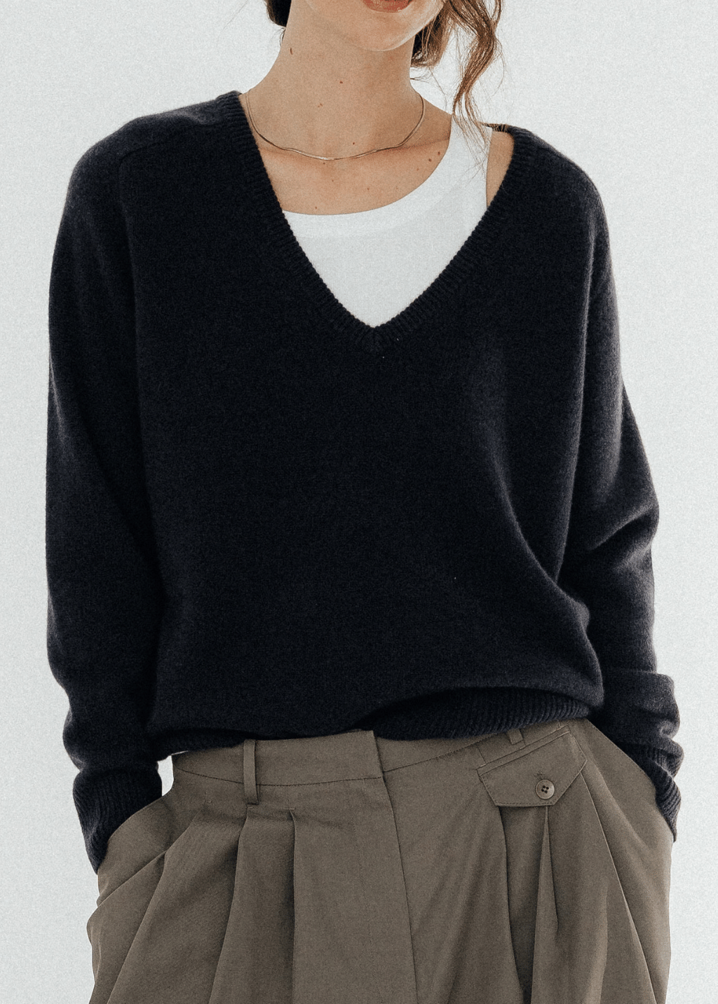 Alex Mill Montmarte V Neck Sweater in Navy | Shop Tula