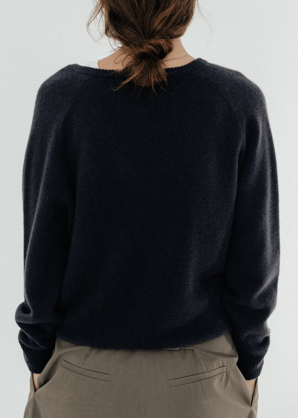 Alex Mill Montmarte V Neck Sweater in Navy | Shop Tula