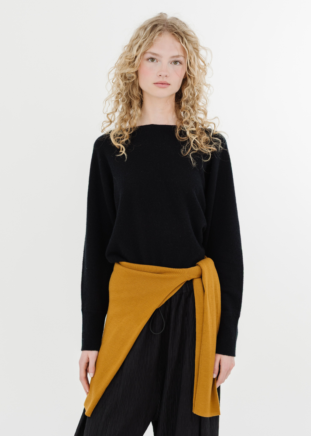 Colorush Yangon Boat Neck Sweater in Black | Shop Tula