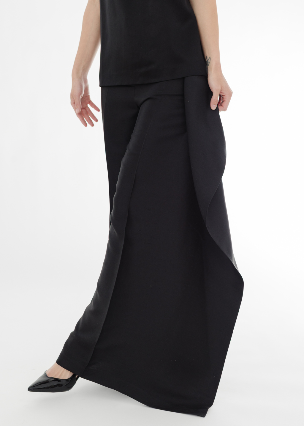 Heirlome Rickie Trousers in Black | Shop Tula