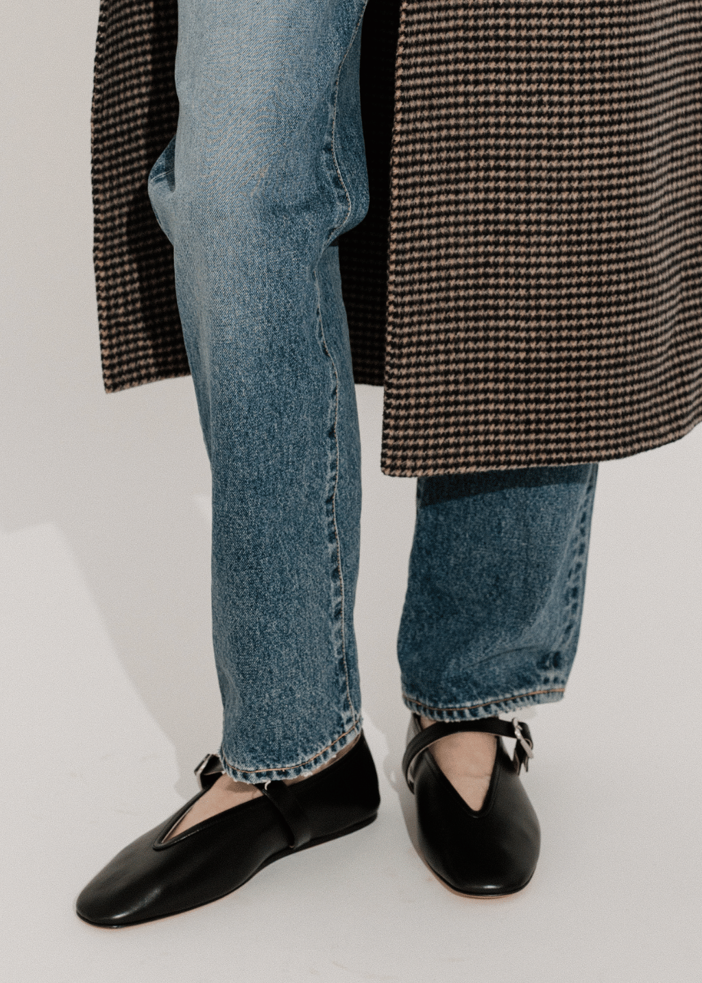 Le Monde Beryl Stella Slipper in Black | Shop Tula