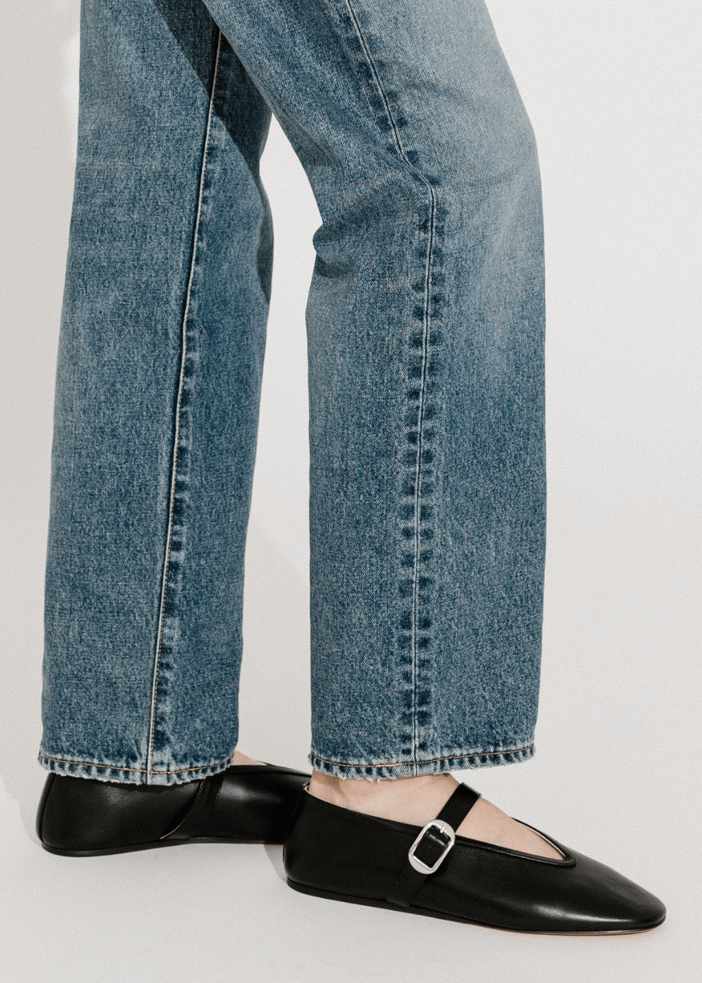 Le Monde Beryl Stella Slipper in Black | Shop Tula