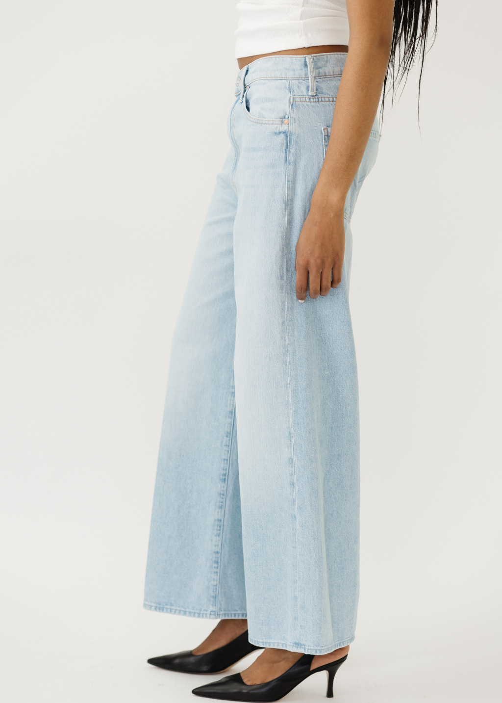 MOTHER Denim The Ditcher Roller Zip Skimp in Few & Far Between Light Wash | Shop Tula