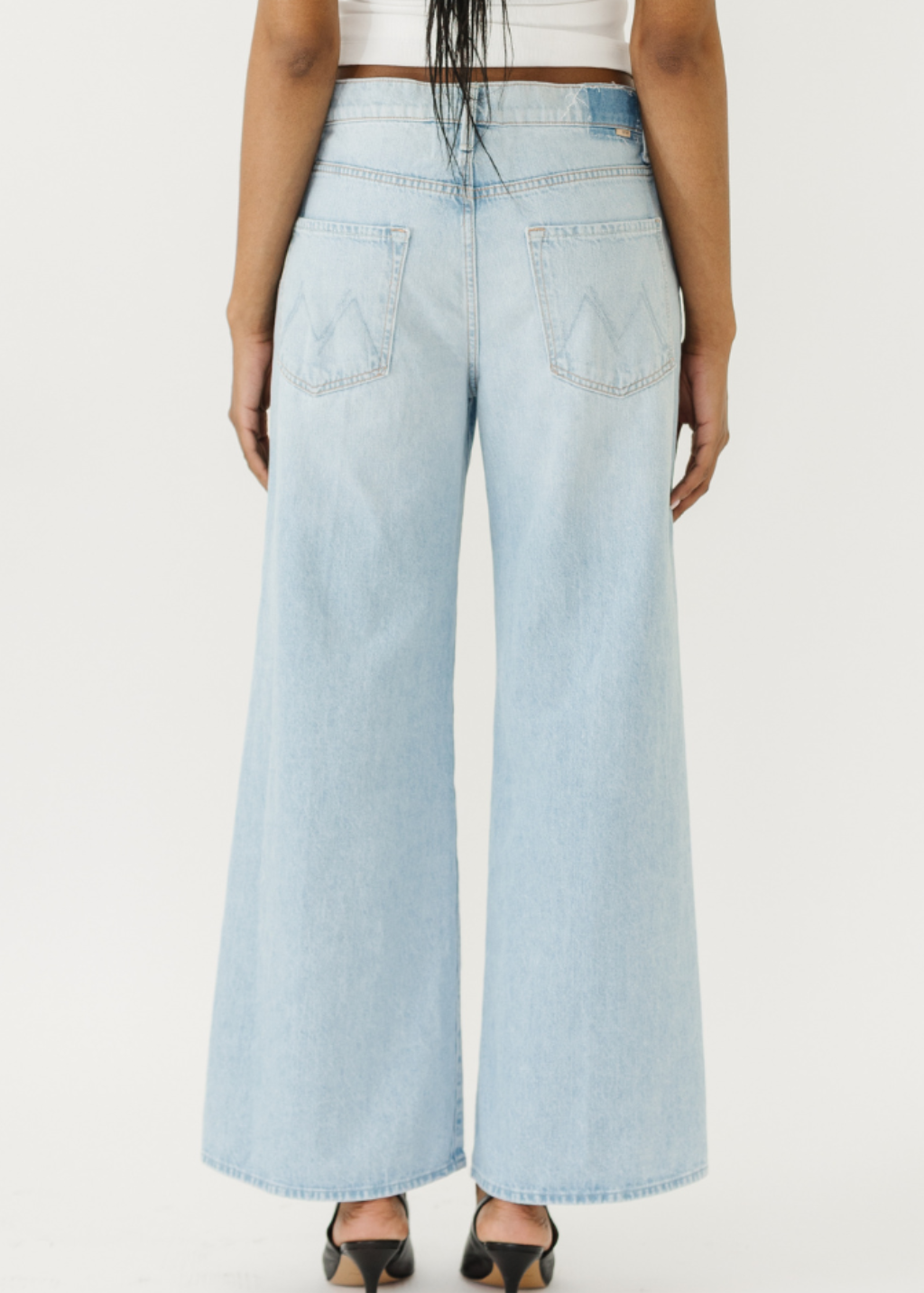 MOTHER Denim The Ditcher Roller Zip Skimp in Few & Far Between Light Wash | Shop Tula
