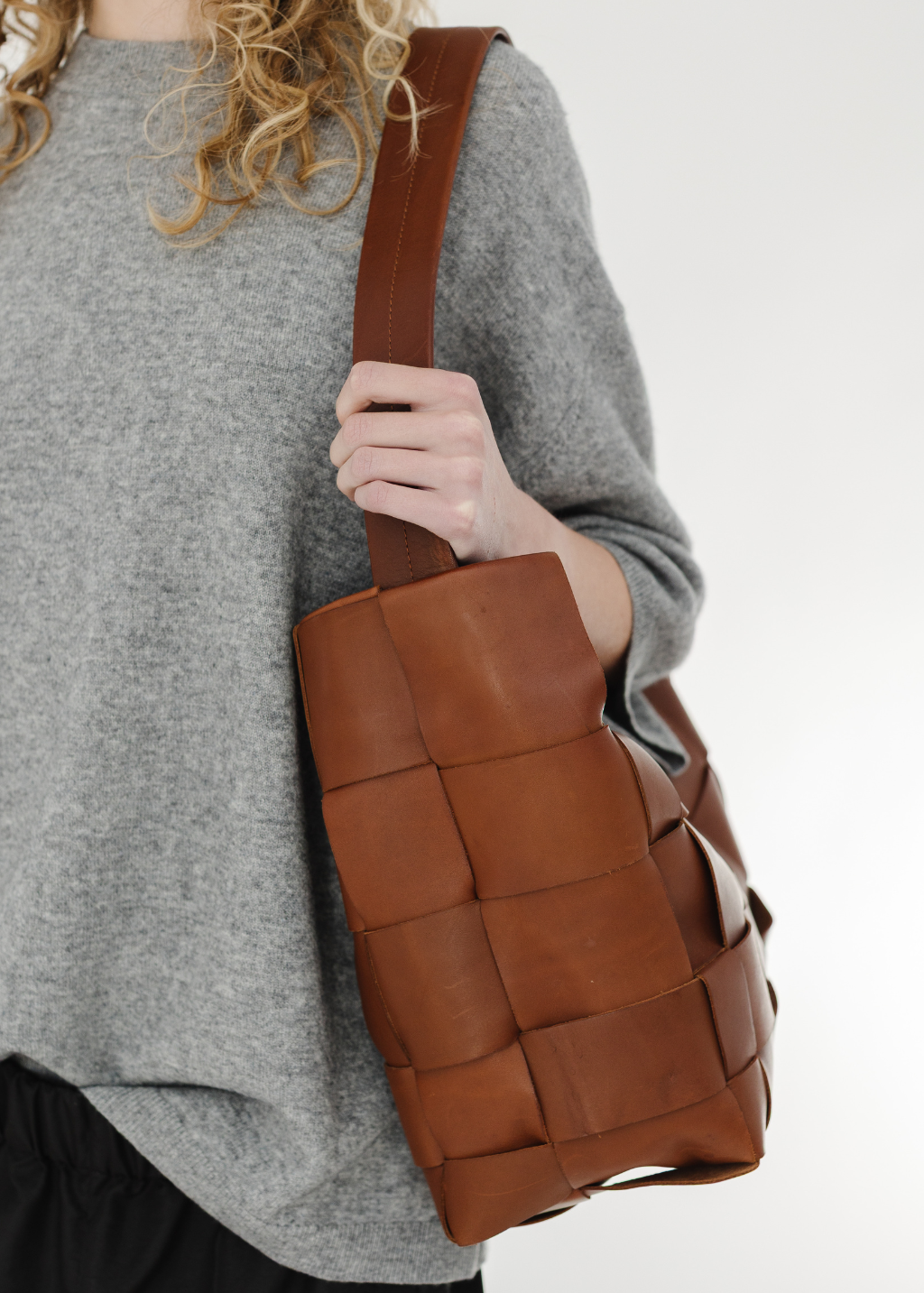 St. Agni Woven Large Tote in Chestnut | Shop Tula