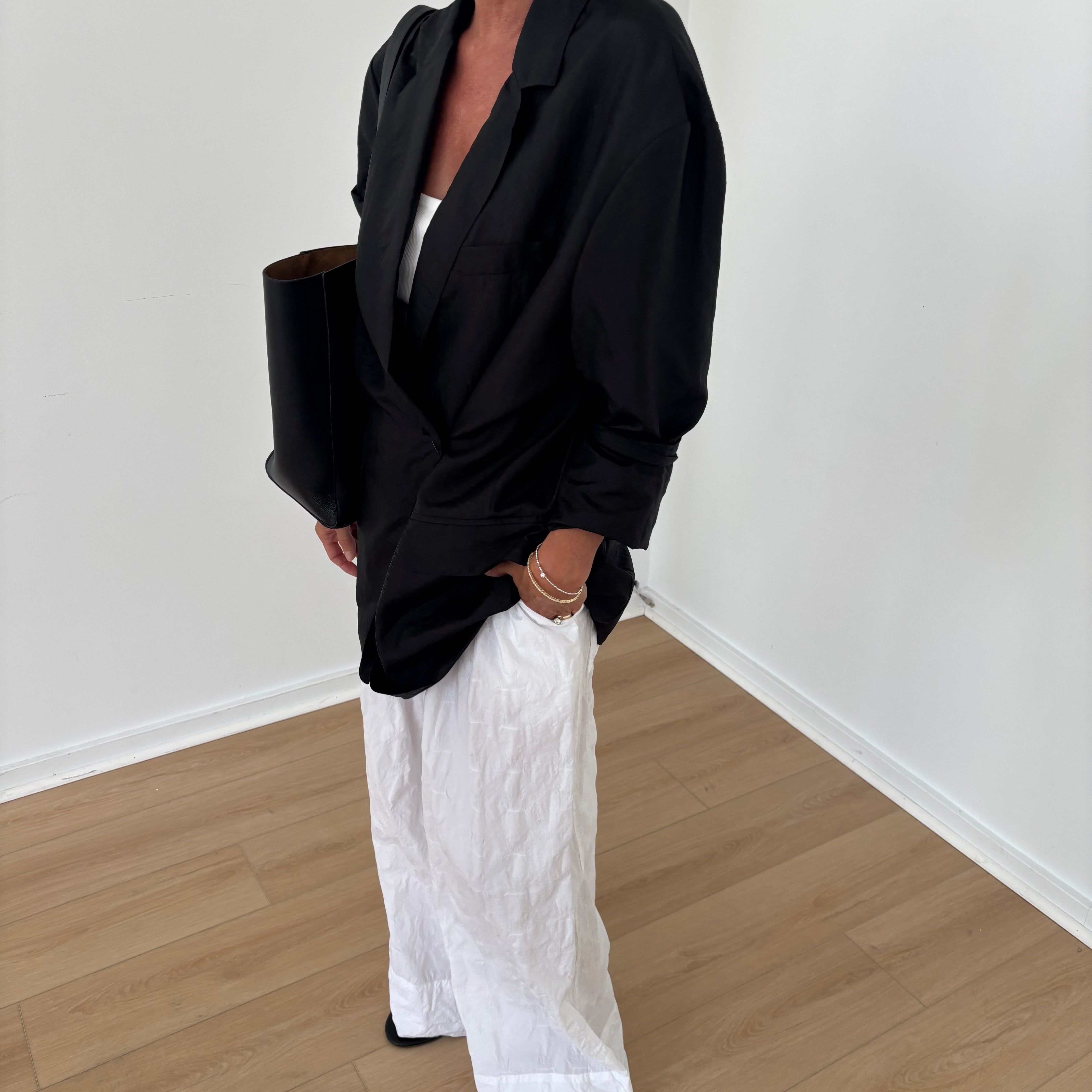 The Black and White Capsule